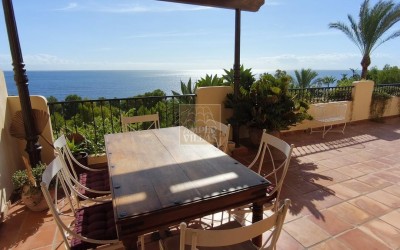 SPECTACULAR BEACHFRONT APARTMENT – VILLA GADEA, ALTEA